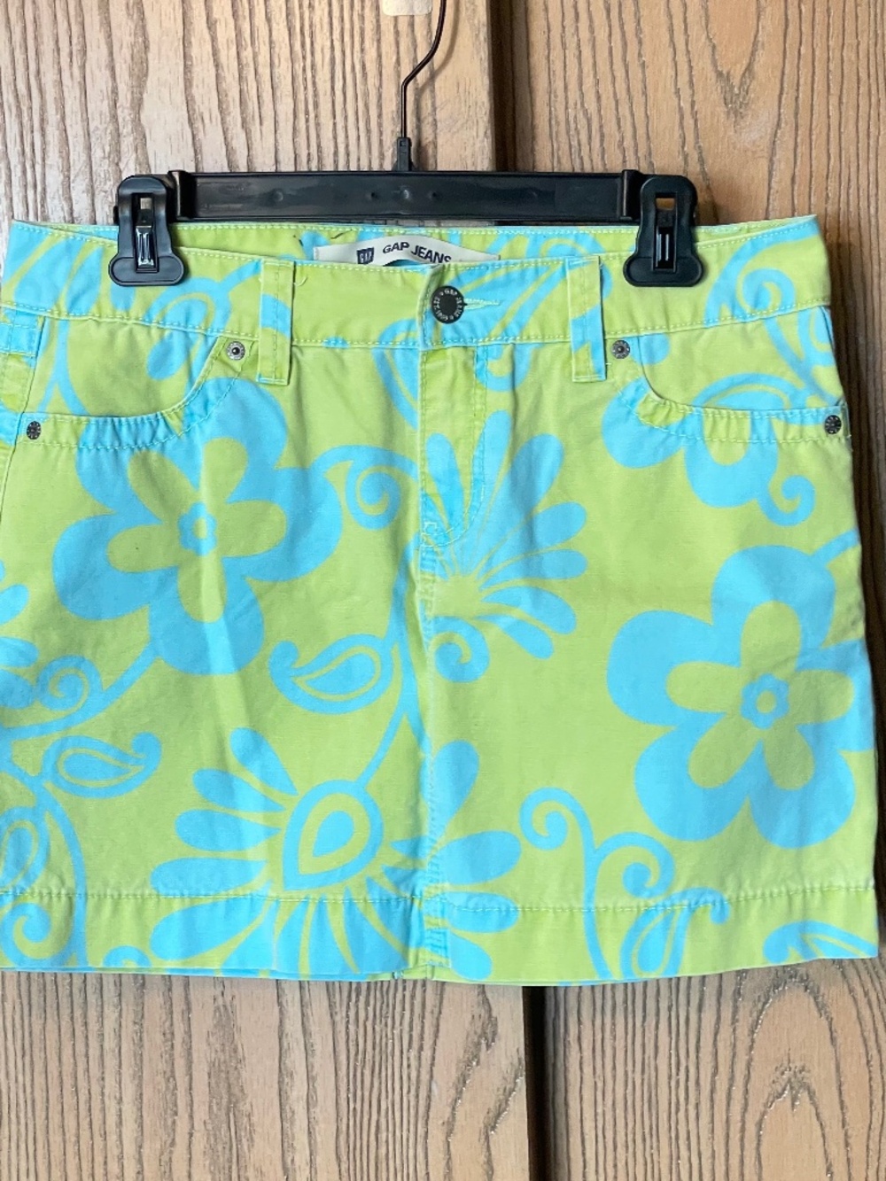GAP JEANS DENIM MINI SKIRT SIZE 6 RETRO 70’S STYLE FLORAL GREEN & BLUE